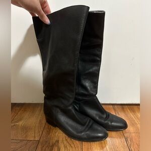 Black saddle boot